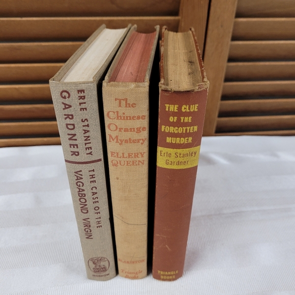 Vintage Books Stack - Picture 6 of 11